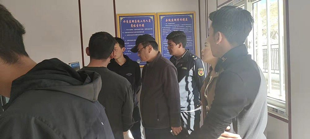 10月21日城管局、環(huán)保局及住建局局長(zhǎng)蒞臨我廠謝通門污水處理廠檢查運(yùn)行情況及了解整改階段。